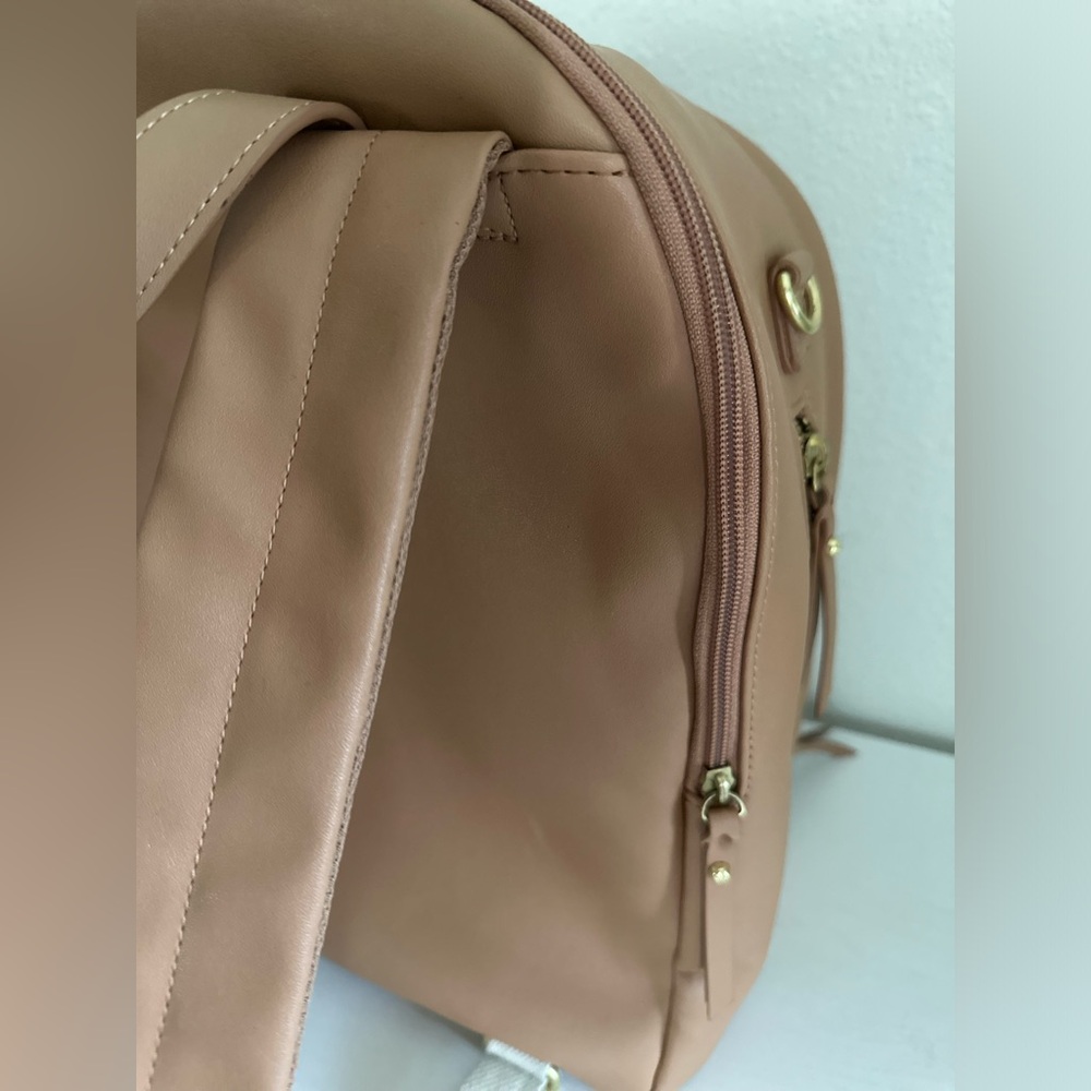 Skip Hop Greenwich Chic Diaper Bag Backpack Beige
Large Unisex - Picture 6 of 11